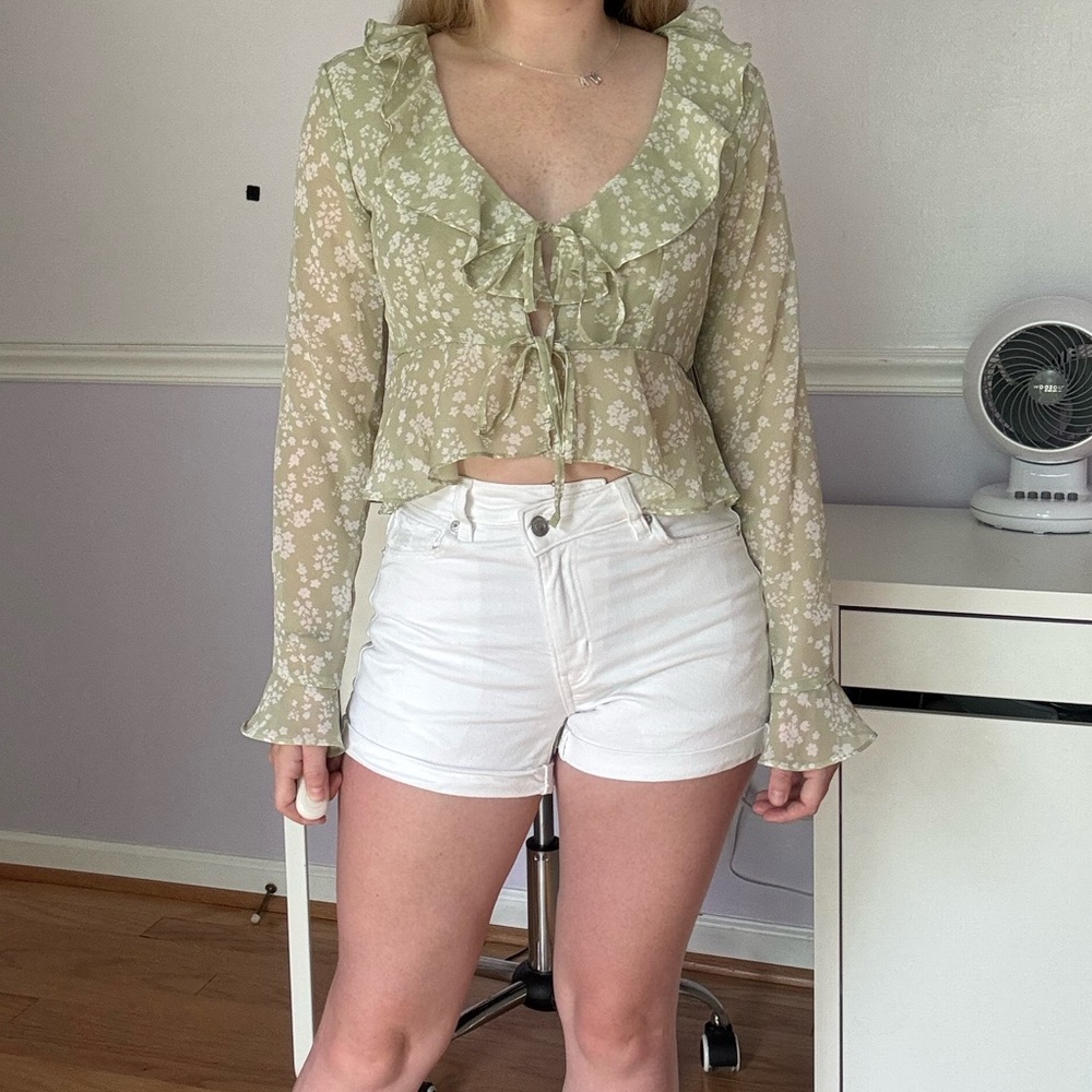 Floral Green Ruffle Blouse - Picture 2 of 6
